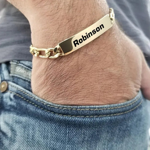 Forge chain link bracelet in gold with engraved nameplate, worn on wrist