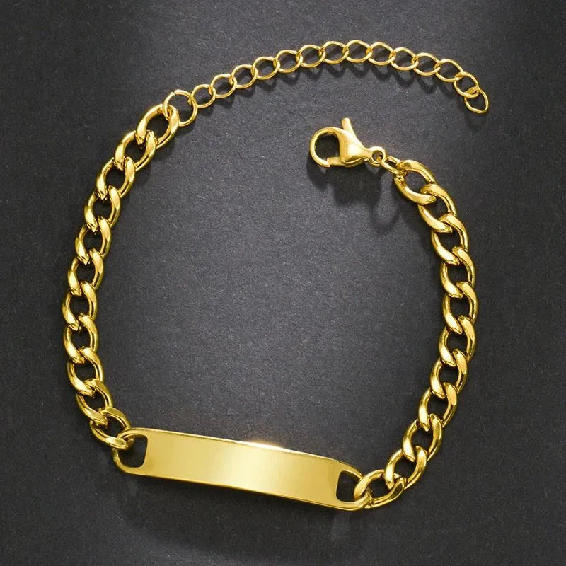 Customised Men's Bracelet with classic gold Cuban chain and engraved nameplate.