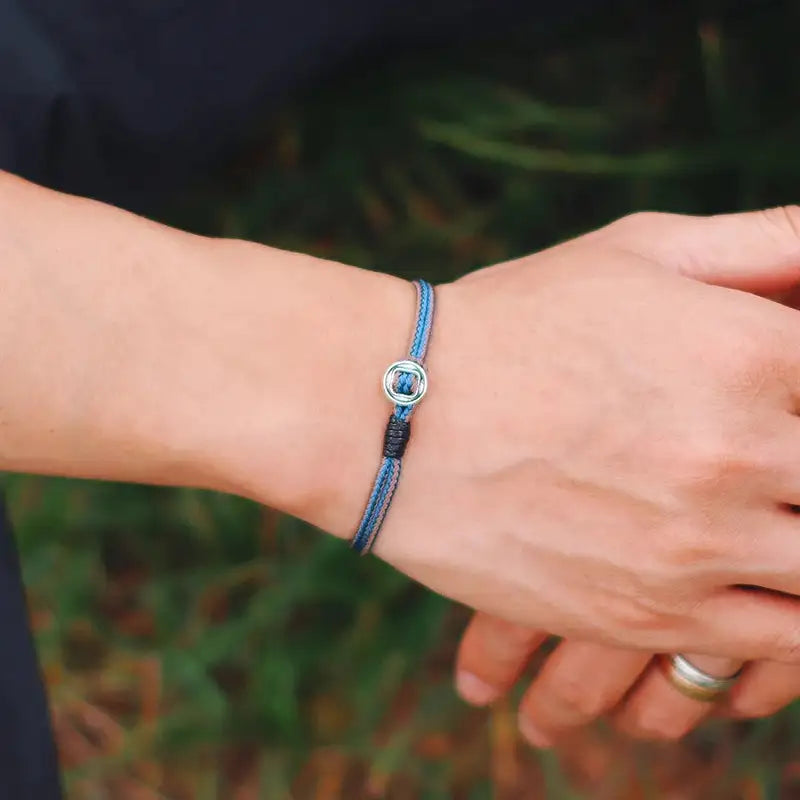 Men Bracelet Rope – Trail Two-Tone Cord Bracelet in Blue, worn on the wrist