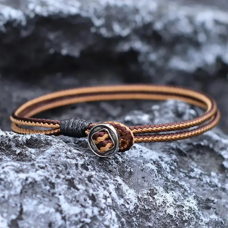 Diagram showing the 19.5cm length and 2.1g weight of a two-tone cord bracelet