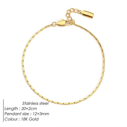 Gold hammered wire chain bracelet laid flat on a white background, labeled Stainless steel, 20+2cm length, 12×3mm pendant size, 18K Gold colour.