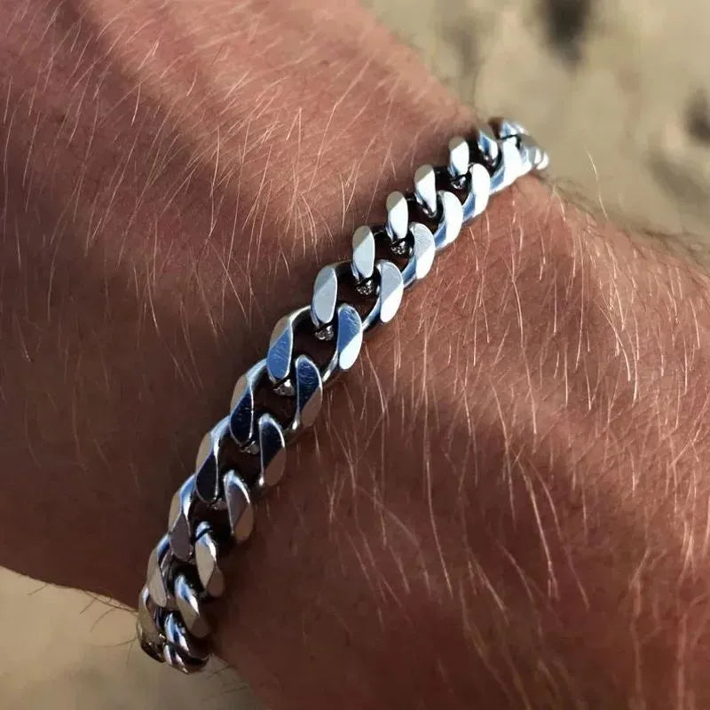 Close-up of the silver Cuban chain bracelet's polished links and lobster clasp.